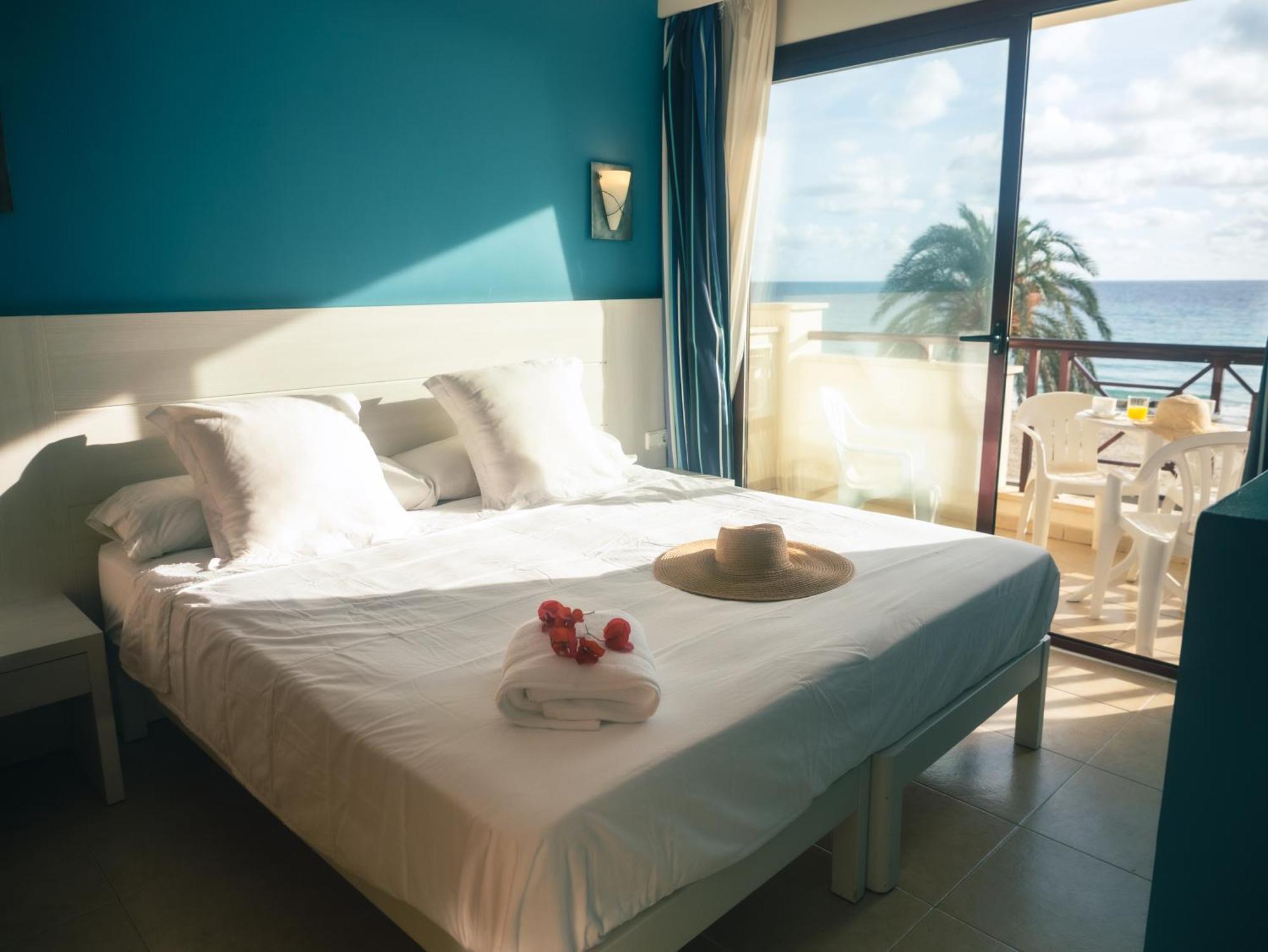 Prope Mare Apartamentos กาลามิยอร์ ภายนอก รูปภาพ