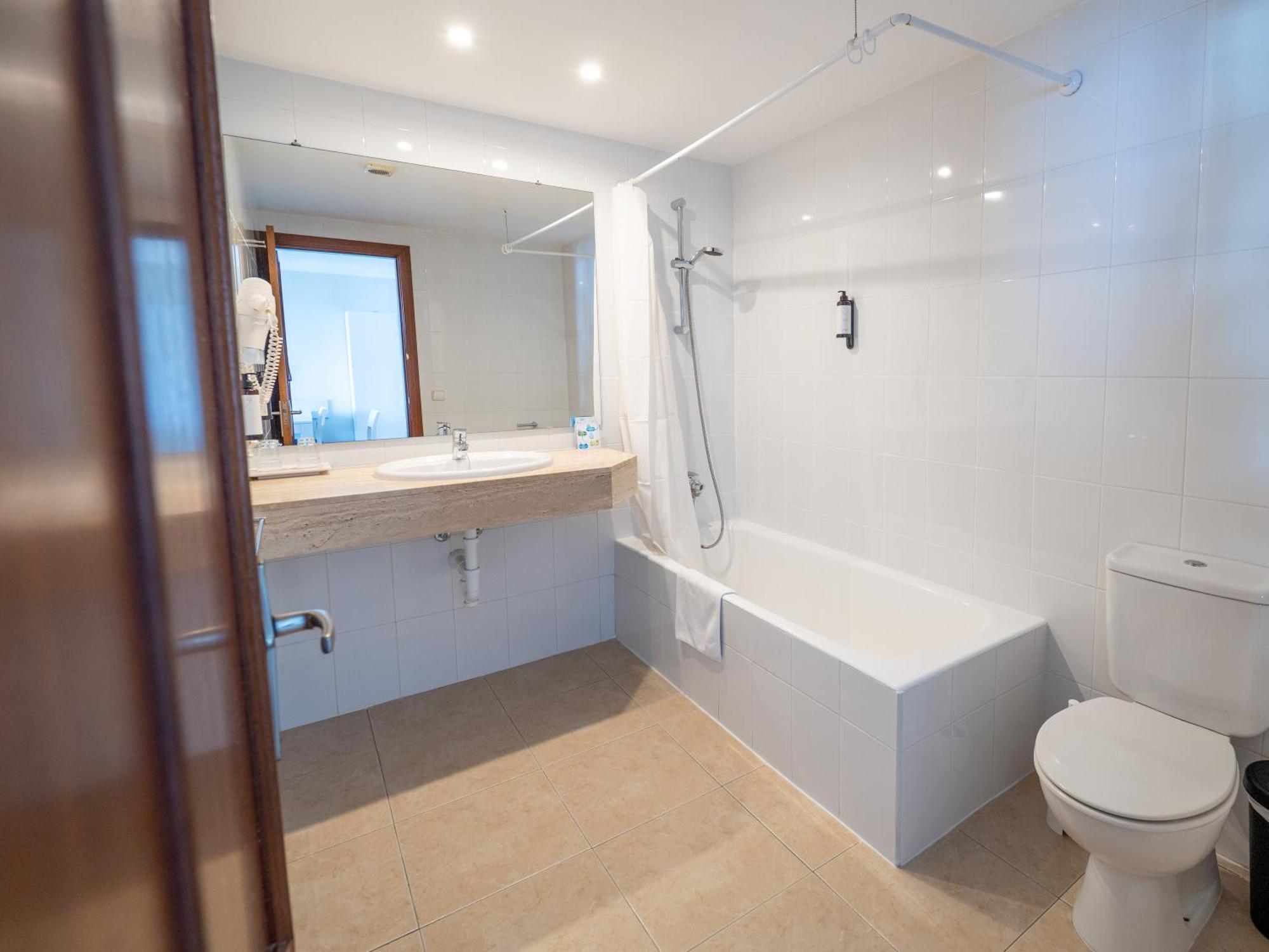 Prope Mare Apartamentos กาลามิยอร์ ภายนอก รูปภาพ