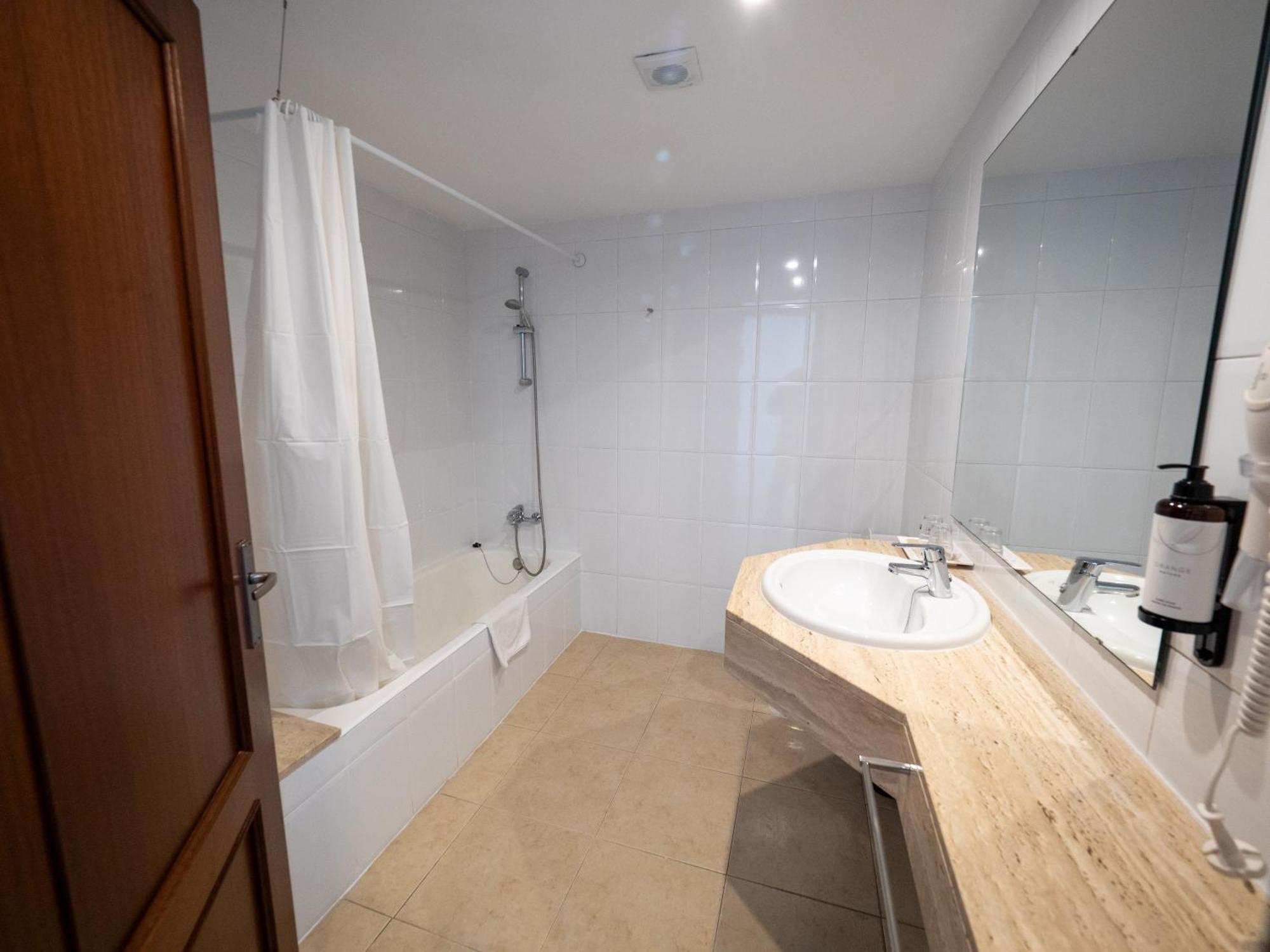Prope Mare Apartamentos กาลามิยอร์ ภายนอก รูปภาพ